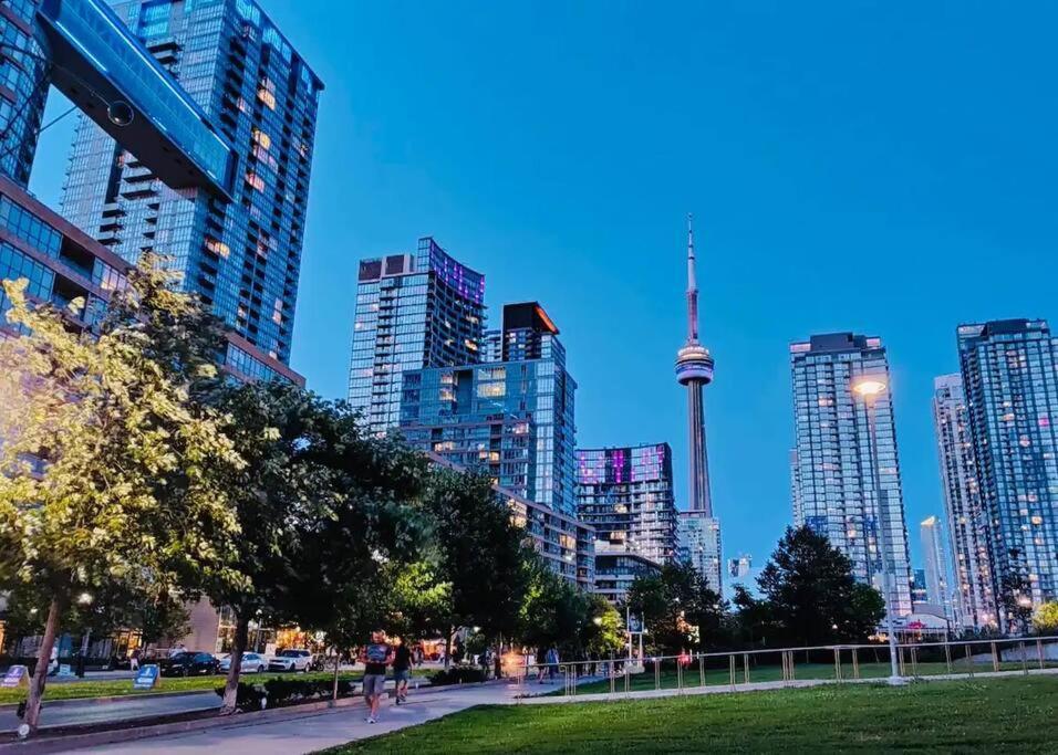 Stunning Condo Wit Amazing View 5Mins From Cntower Toronto Exterior foto
